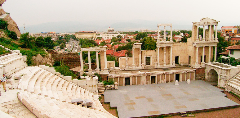 Древнегреческий театр в Пловдиве, на котором и сейчас проводят концерты и представления