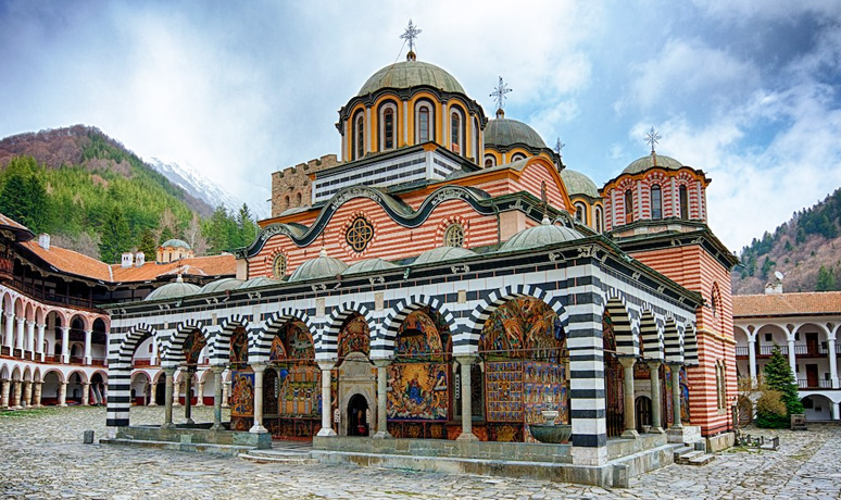 Рильский монастырь - одна из красивейших святынь Болгарии